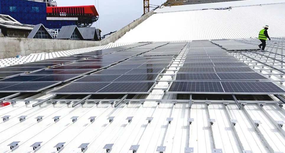 موقع البناء: وضع الألواح الشمسية على السطح